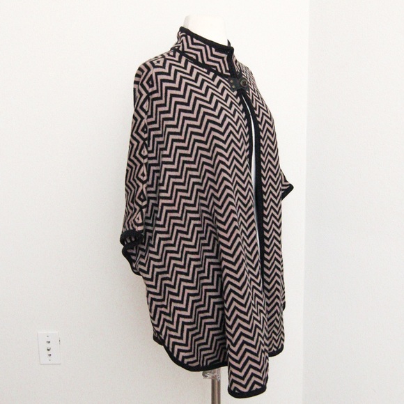 LIZ CLAIBORNE Cape - Picture 2 of 7